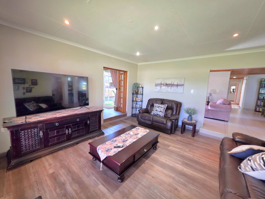 5 Bedroom Property for Sale in La Provance Free State